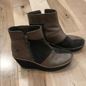 The cutest fly London boots